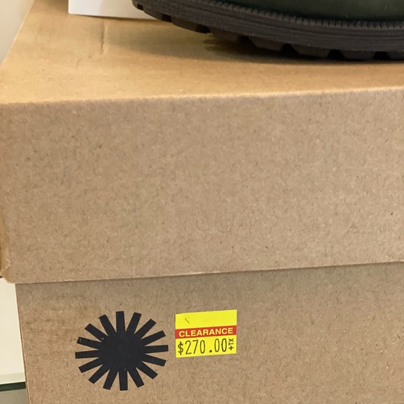 UGG olive green women’s boot - Picture 9 of 13